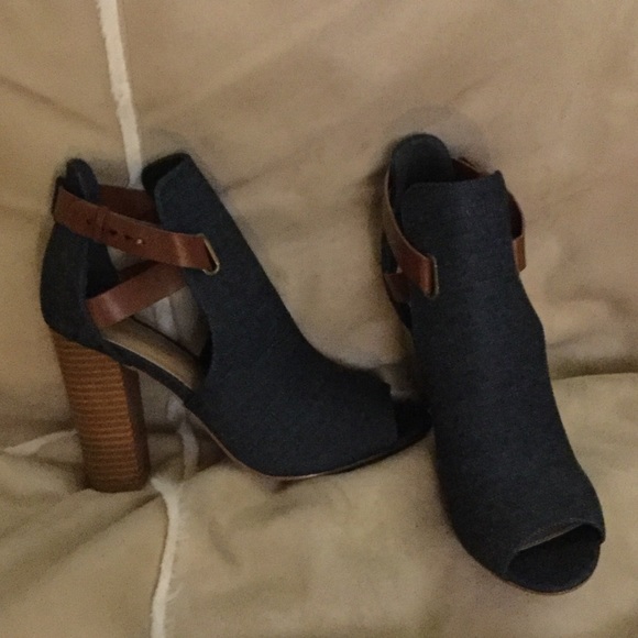 Shoe Dazzle Denim Shoes - Picture 1 of 1